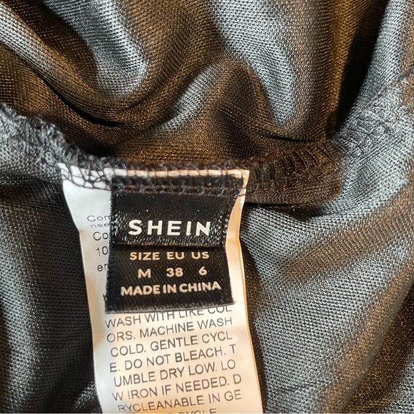 SHEIN- SZ M Black Off the Shoulders Ruffle Sleeve Bodycon - Picture 6 of 6